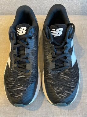 New Balance Men's Black and White Athletic Running Shoes